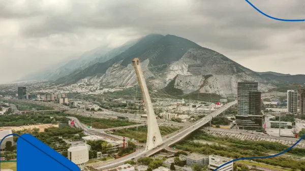 Una imagen donde se puede ver la mayor parte de la ciudad para dar a entender que rentar en Monterrey es una decisión óptima.